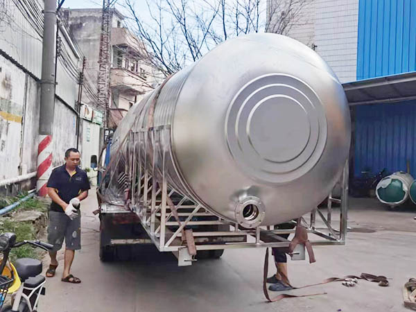 卧式加厚圆形蓄水箱